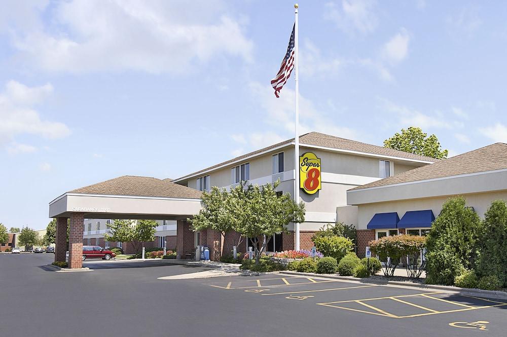 Super 8 By Wyndham South