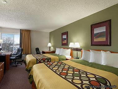 Super 8 By Wyndham South Madison
