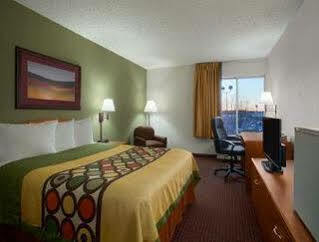 Super 8 By Wyndham South