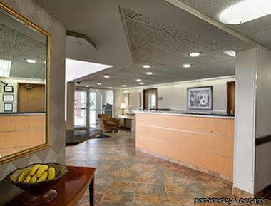 Super 8 By Wyndham South Motel 3*